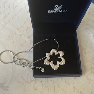 Swarovski Silver Flower Vintage flower power Pendant Necklace